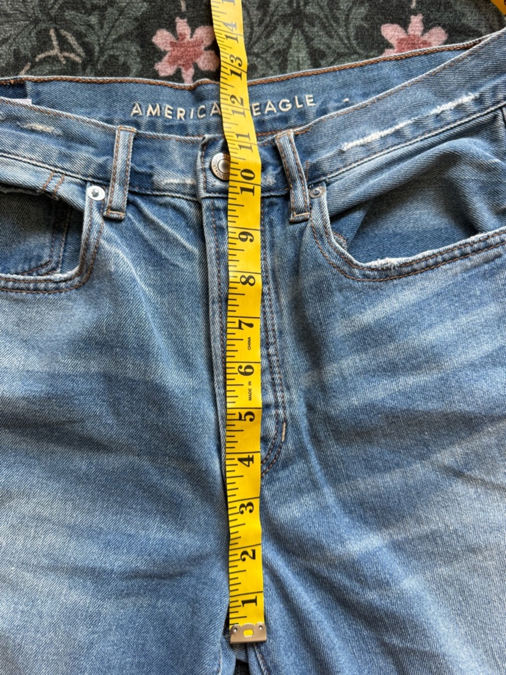 American Eagle Outfitters Light Wash High-Rise Wide Leg Crop Jeans - Picture 4 of 8